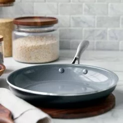 Swift 10 in. Ceramic Nonstick Frypan by GreenPan -Cookware Sales Shop black skillets cc005223 001 1f 1000