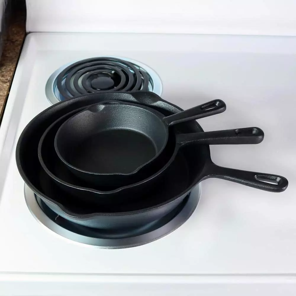 Cast Iron 3-Piece Cast Iron Skillet Set in Black by Sunnydaze Decor 6 Cast Iron 3-Piece Cast Iron Skillet Set in Black by Sunnydaze Decor - Image 4