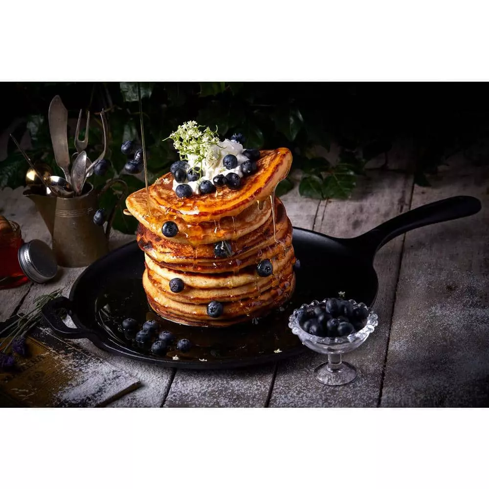 12 in. Black Cast Iron Comal Skillet with Long Handle and Helper Handle, Seasoned by Victoria 6 12 in. Black Cast Iron Comal Skillet with Long Handle and Helper Handle, Seasoned by Victoria - Image 4