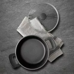 4.5 qt. Cast Aluminum Dutch Oven in Champagne with Lid by BERGNER -Cookware Sales Shop champagne dutch ovens bgus14007chp 76 1000