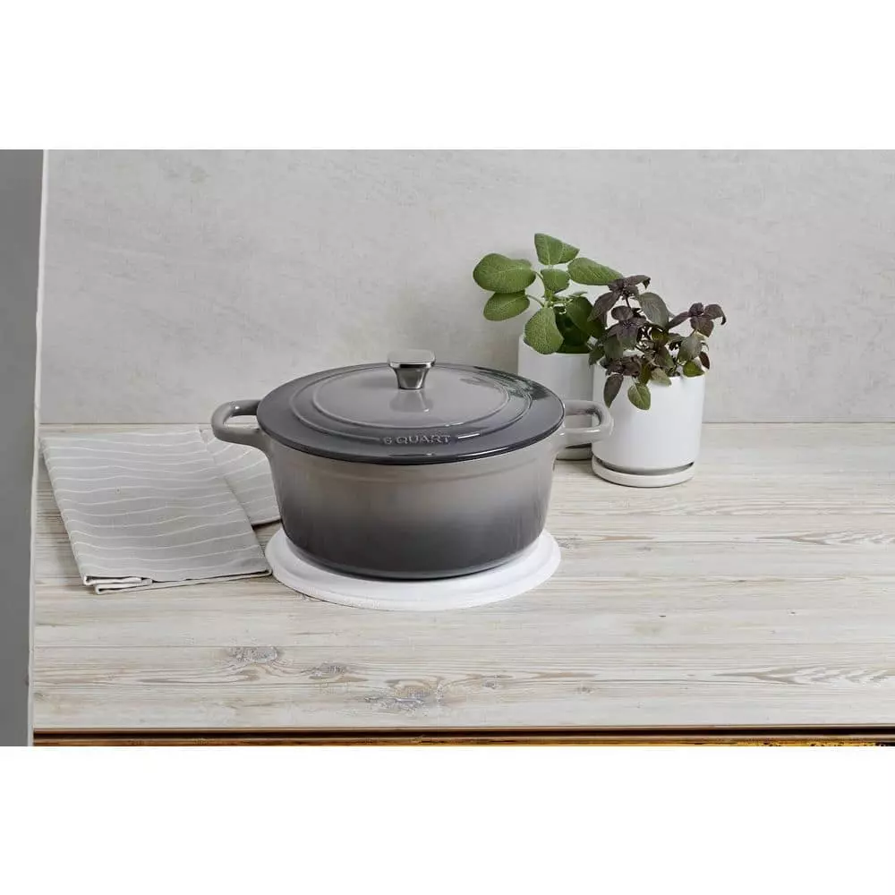 6 qt. Cast iron Dutch Oven with Lid by MasterPRO 4 6 qt. Cast iron Dutch Oven with Lid by MasterPRO - Image 2