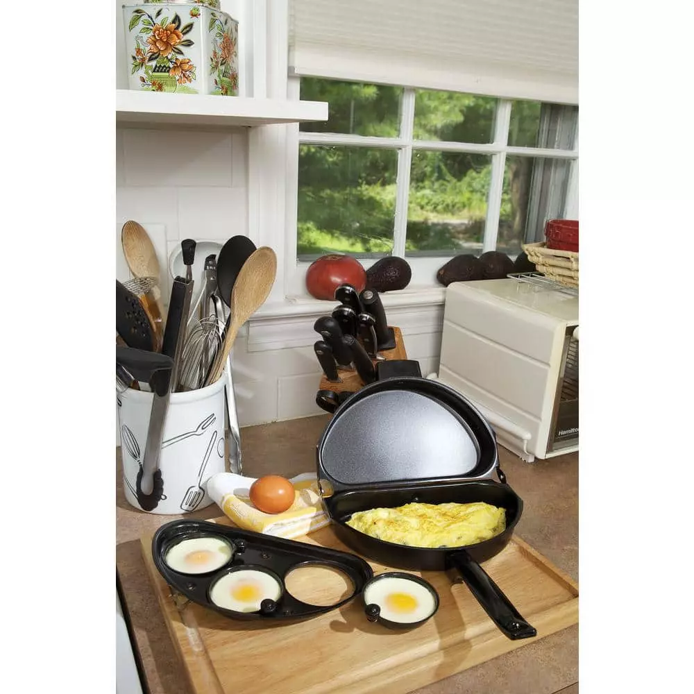 Non-Stick Carbon Steel Omelette Pan with Egg Poacher Set by Fox Run 4 Non-Stick Carbon Steel Omelette Pan with Egg Poacher Set by Fox Run - Image 2