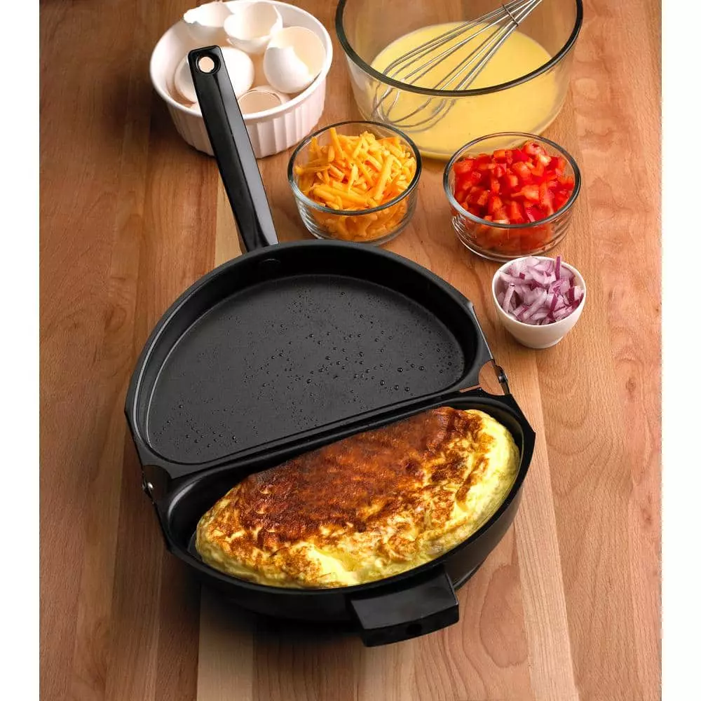 Non-Stick Folding Omelette Pan by Fox Run 4 Non-Stick Folding Omelette Pan by Fox Run - Image 3