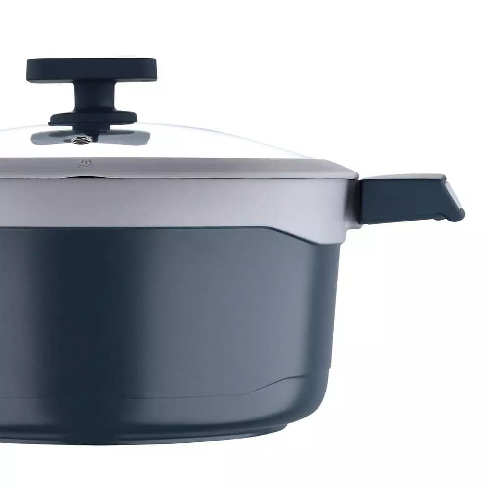 Gastro Ceramic Cast Aluminum 4.8 qt. Dutch Oven with Tempered Glass Lid by MasterPRO 5 Gastro Ceramic Cast Aluminum 4.8 qt. Dutch Oven with Tempered Glass Lid by MasterPRO - Image 3