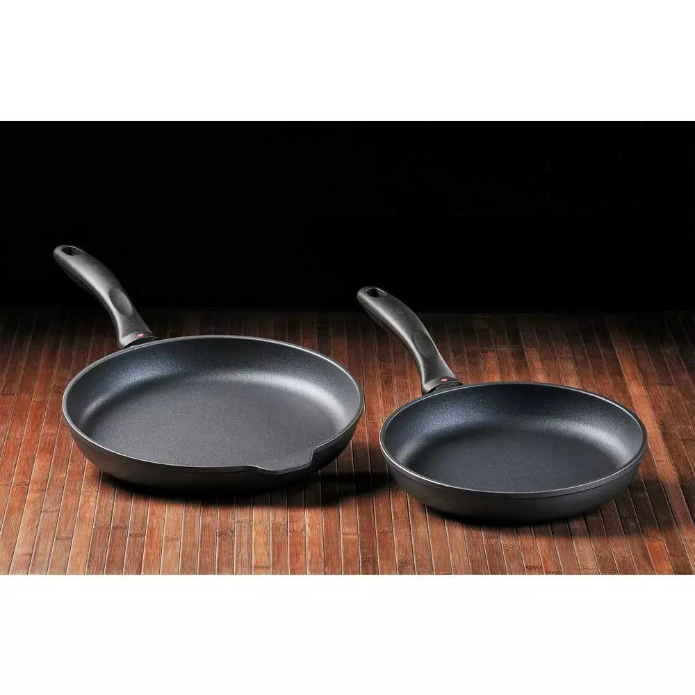 Classic Series 2-Piece Cast Aluminum Nonstick Frying Pan Set in Gray by Swiss Diamond 5 Classic Series 2-Piece Cast Aluminum Nonstick Frying Pan Set in Gray by Swiss Diamond - Image 3