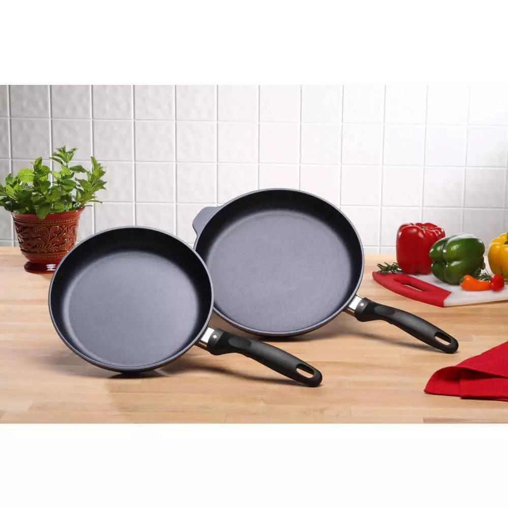 Classic Series 2-Piece Cast Aluminum Nonstick Frying Pan Set in Gray by Swiss Diamond 4 Classic Series 2-Piece Cast Aluminum Nonstick Frying Pan Set in Gray by Swiss Diamond - Image 2