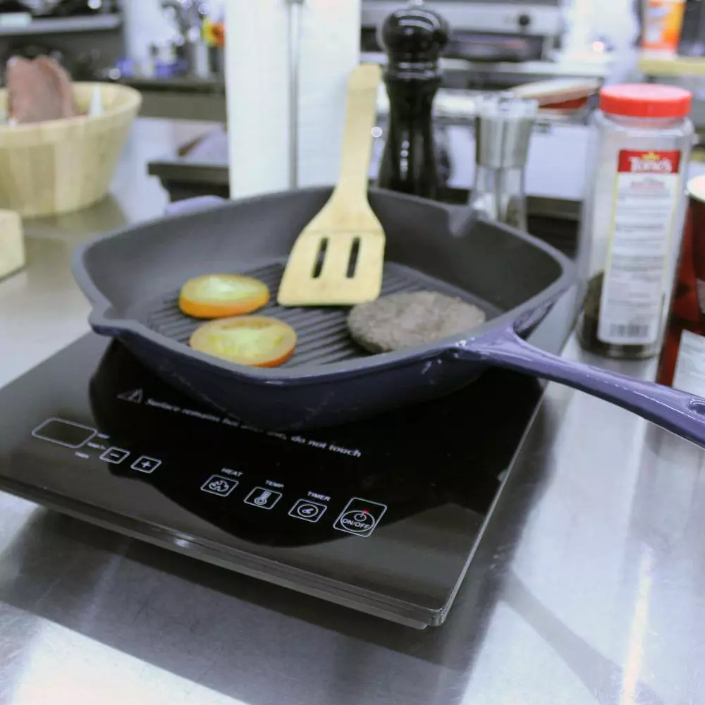 Neo 2-Piece Cast Iron Grill Pan Set by BergHOFF 5 Neo 2-Piece Cast Iron Grill Pan Set by BergHOFF - Image 3