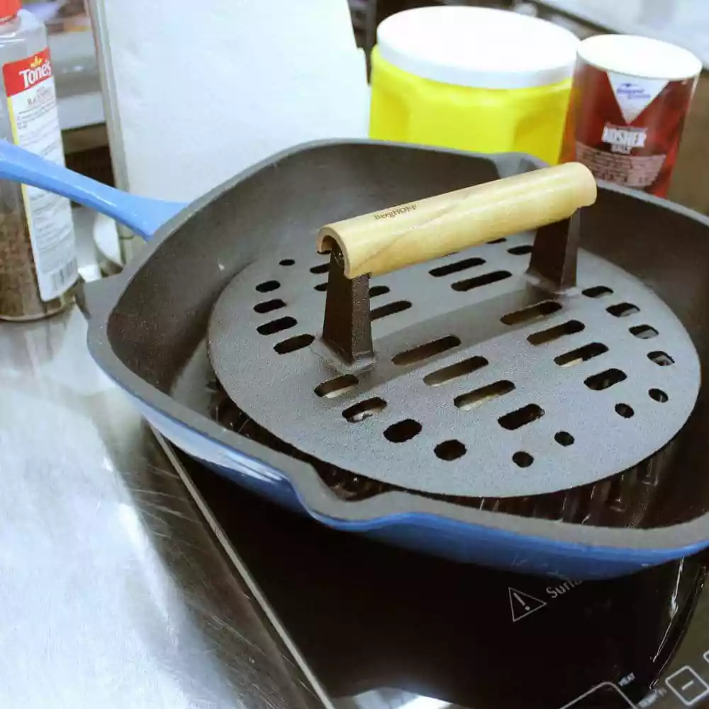 Neo 11 in. Cast Iron Grill Pan in Red with Bacon Press by BergHOFF 5 Neo 11 in. Cast Iron Grill Pan in Red with Bacon Press by BergHOFF - Image 3