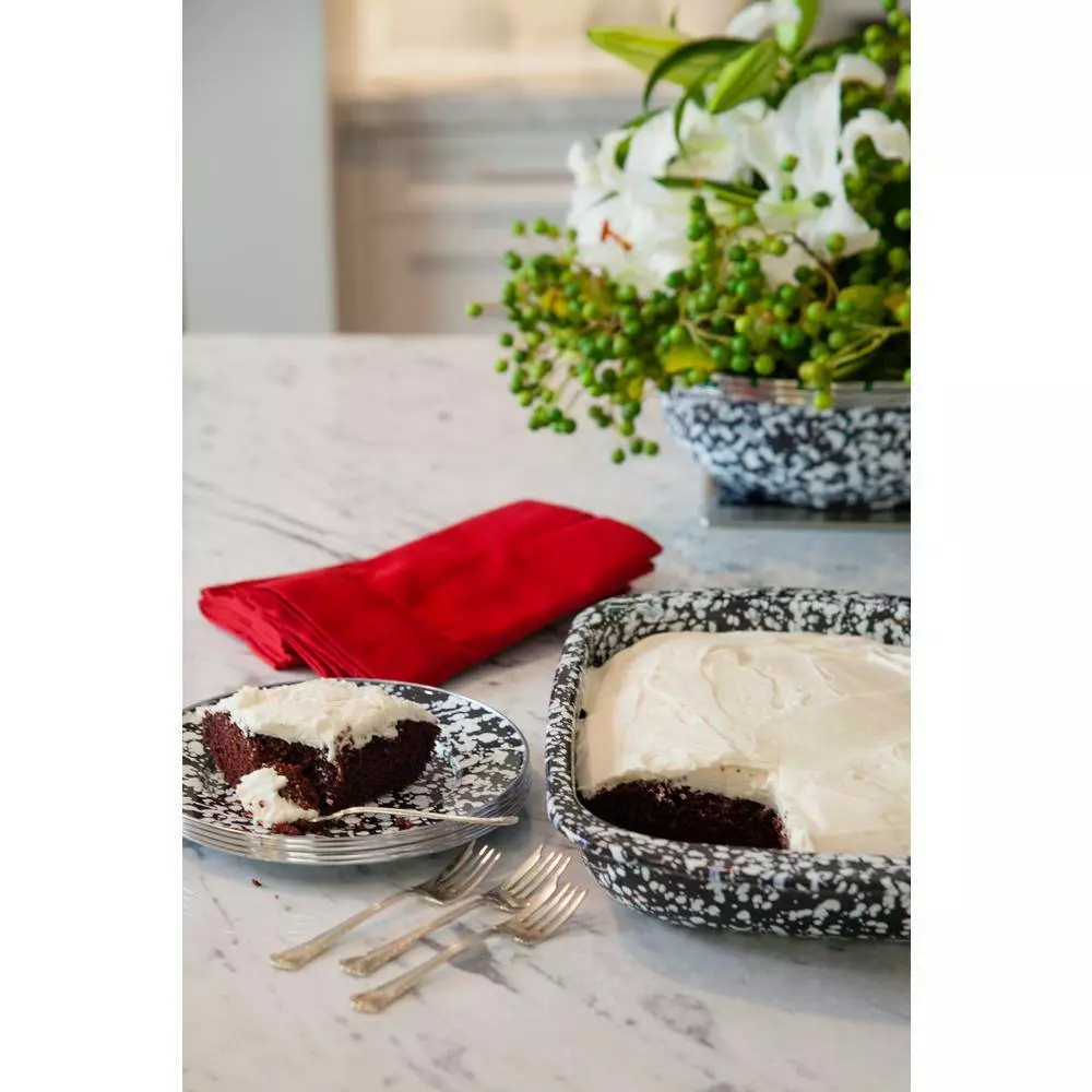 Solid White 4.5 qt. Enamelware Baking Pan by Golden Rabbit 6 Solid White 4.5 qt. Enamelware Baking Pan by Golden Rabbit - Image 4