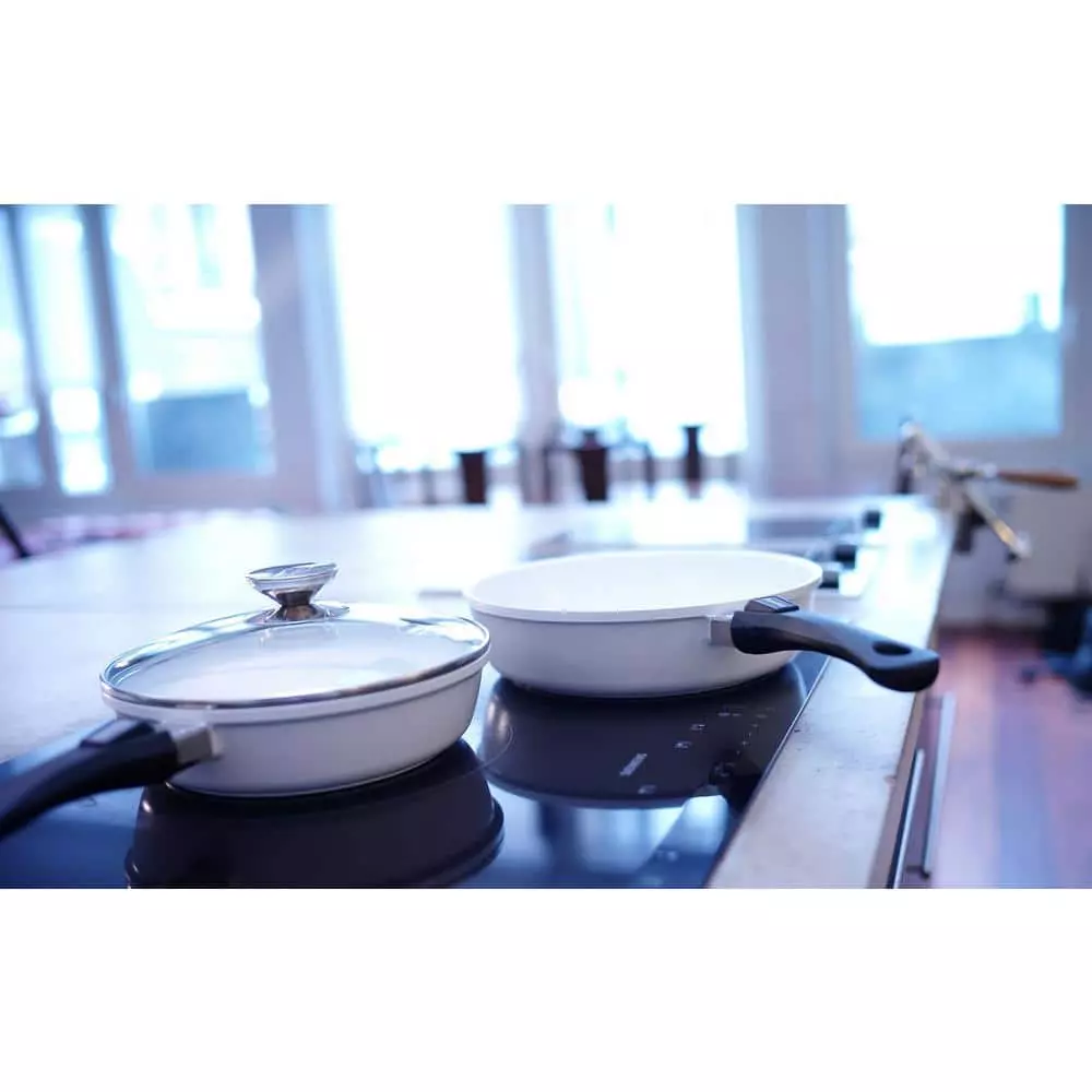 Vario Click Pearl 4 qt. Cast Aluminum Ceramic Nonstick Saute Pan in White with Glass Lid by Berndes 6 Vario Click Pearl 4 qt. Cast Aluminum Ceramic Nonstick Saute Pan in White with Glass Lid by Berndes - Image 4